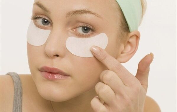 rejuvenecimiento de la piel alrededor de los ojos mediante parches