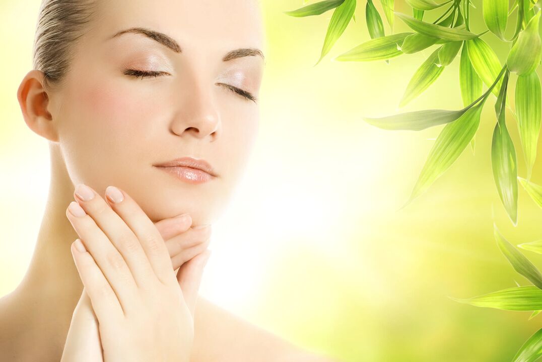 masaje cutáneo facial con aceites para el rejuvenecimiento